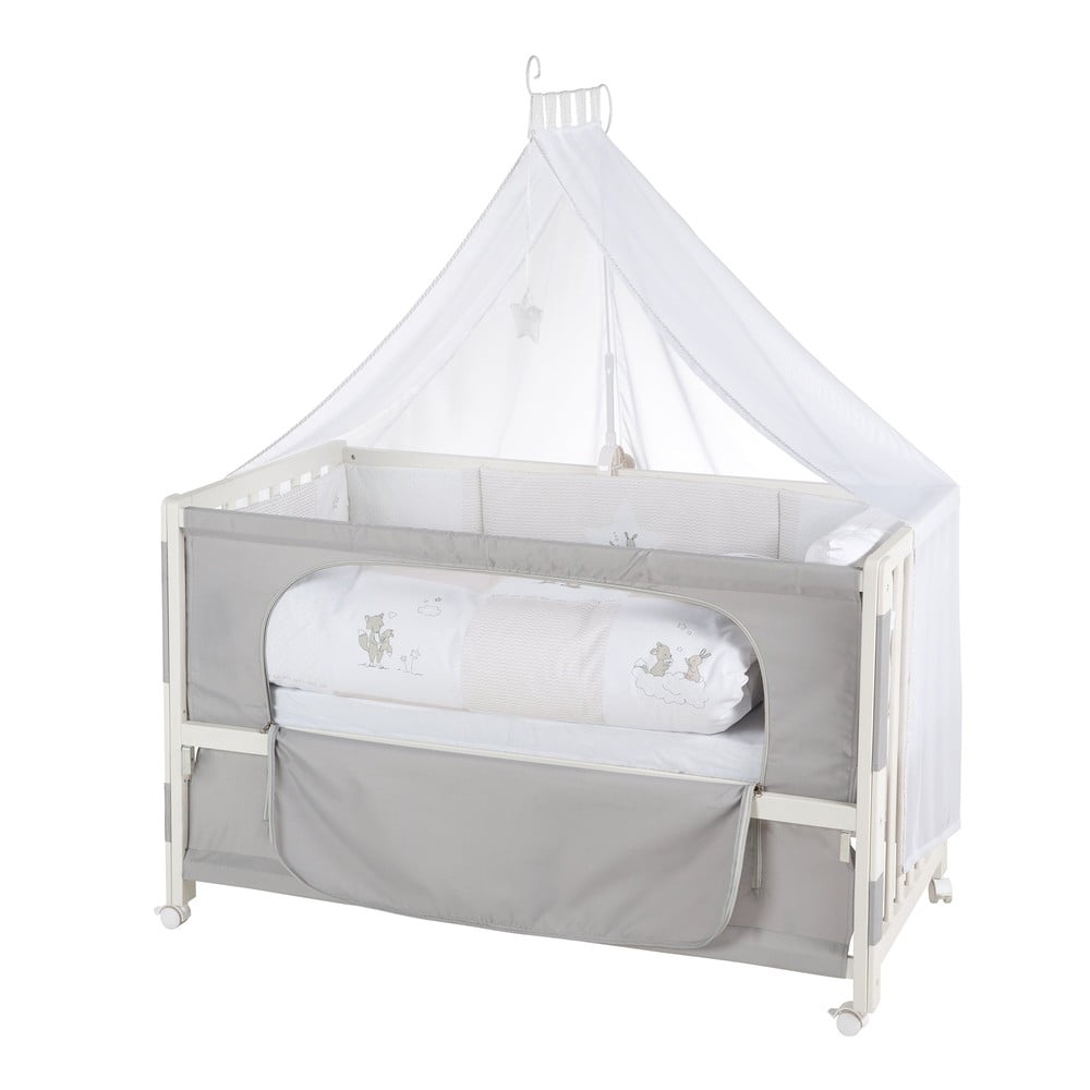 Fehér-szürke gurulós babaágy 60x120 cm Fox & Bunny – Roba